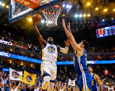 NBA季后赛焦点战比赛现场精彩瞬间